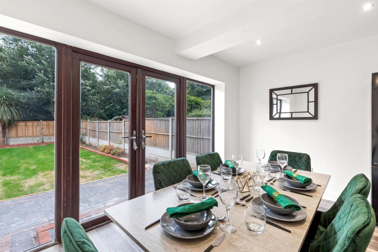 Walsall - 4 Bedroom House, Wi-Fi, Garden , Sleeps 8 - Jrr Stays Bescot Экстерьер фото