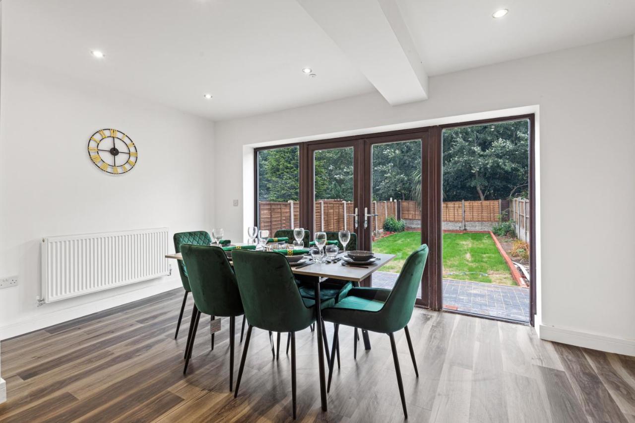 Walsall - 4 Bedroom House, Wi-Fi, Garden , Sleeps 8 - Jrr Stays Bescot Экстерьер фото