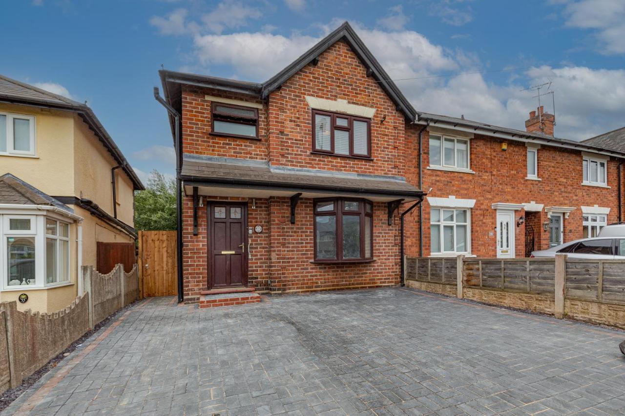 Walsall - 4 Bedroom House, Wi-Fi, Garden , Sleeps 8 - Jrr Stays Bescot Экстерьер фото