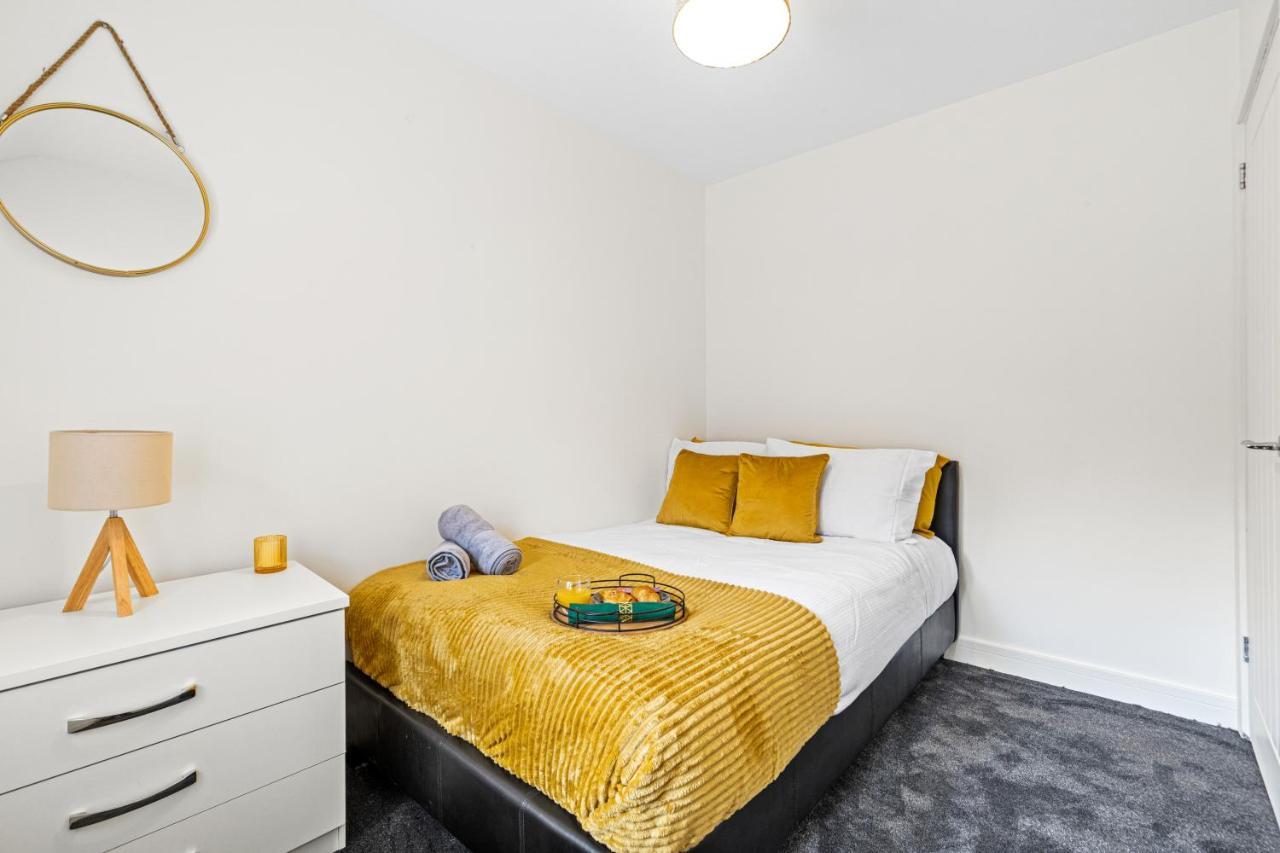 Walsall - 4 Bedroom House, Wi-Fi, Garden , Sleeps 8 - Jrr Stays Bescot Экстерьер фото